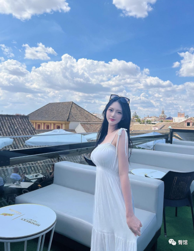 国民“妖精”的美图身材,想申请做你的壁纸女友....