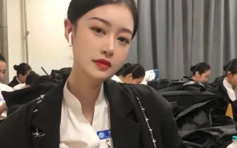 当171cm空姐脱下制服穿上包臀裙！这画面太美我不敢看……