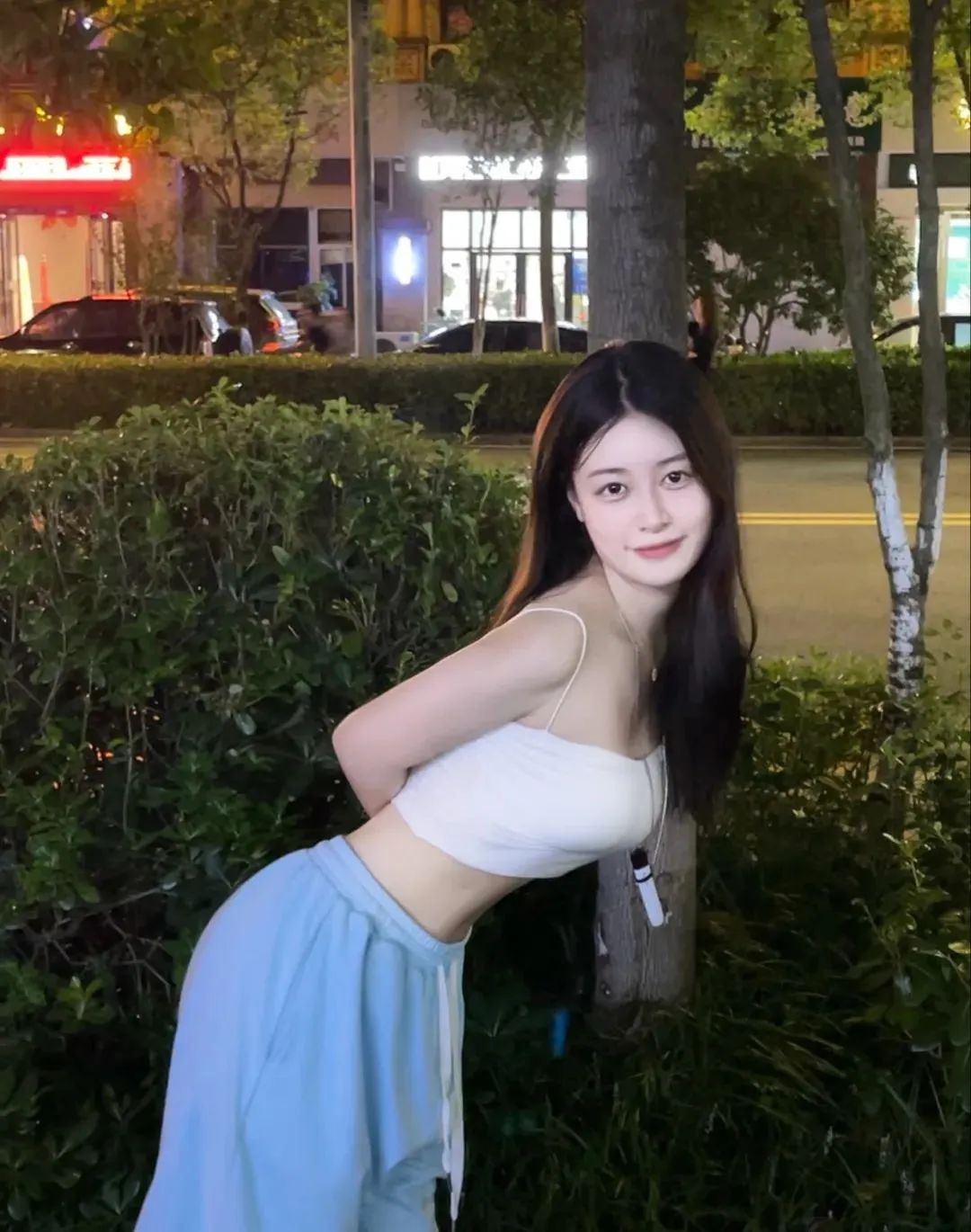 当171cm空姐脱下制服穿上包臀裙！这画面太美我不敢看……