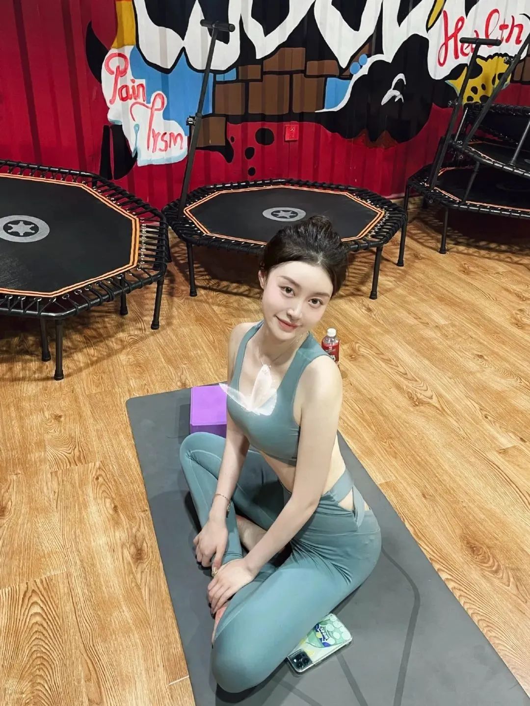 当171cm空姐脱下制服穿上包臀裙！这画面太美我不敢看……