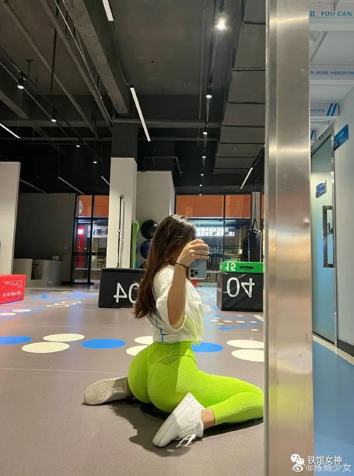 97cm的密臀，还是搭配牛仔裤最好看！！