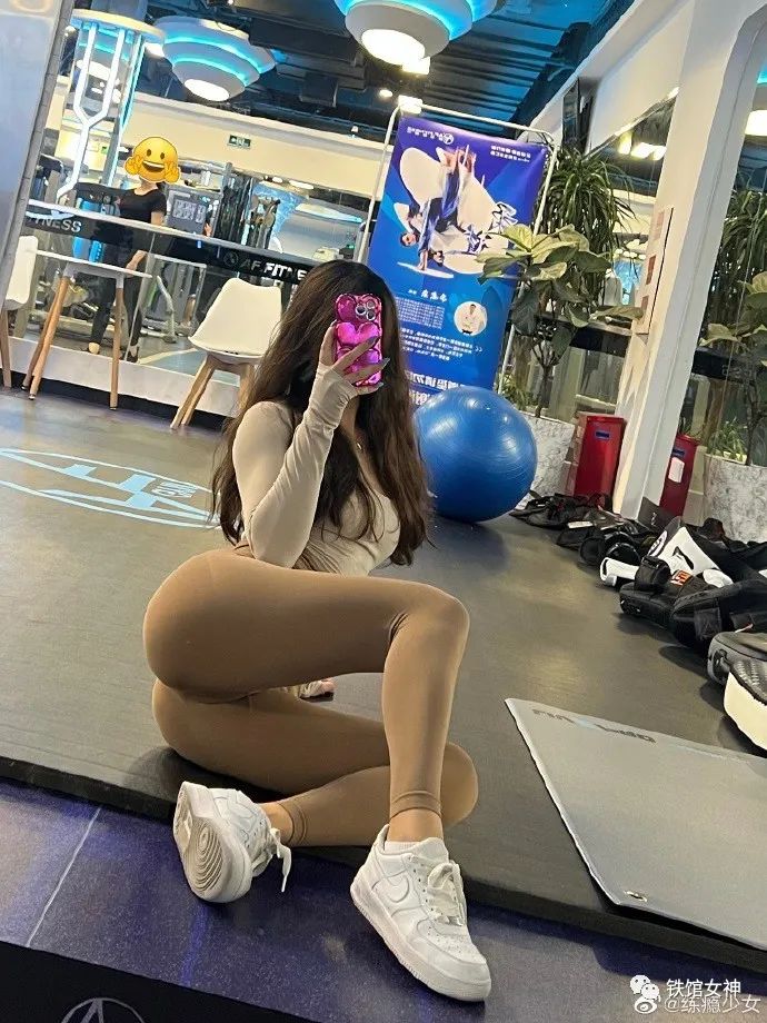 97cm的密臀，还是搭配牛仔裤最好看！！