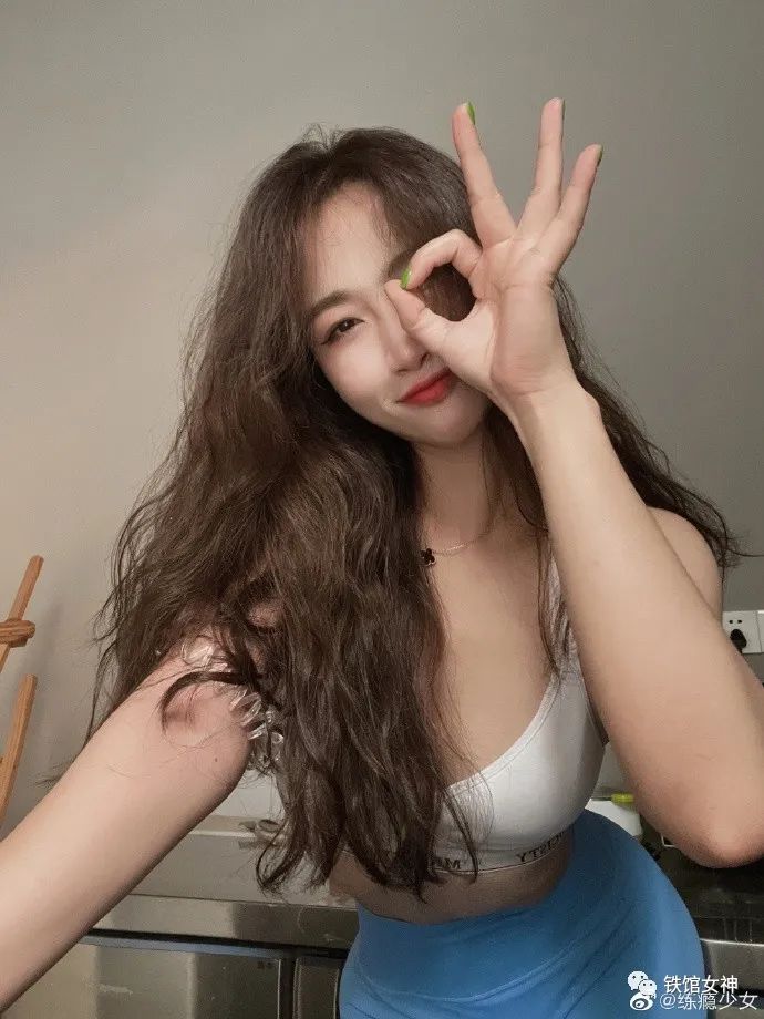 97cm的密臀，还是搭配牛仔裤最好看！！