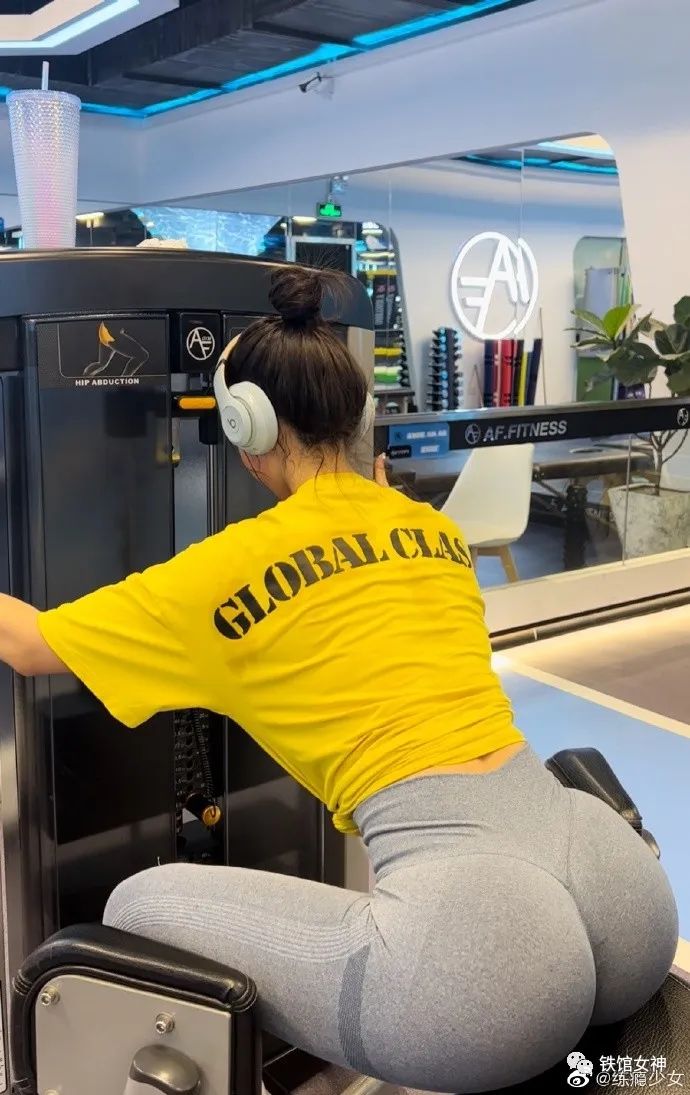 97cm的密臀，还是搭配牛仔裤最好看！！