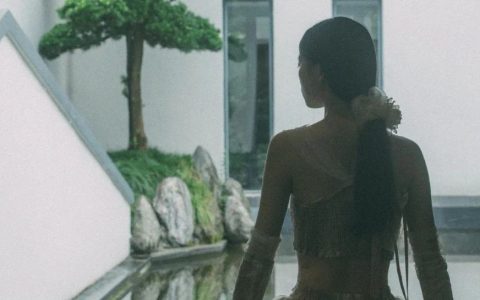 佟丽娅的瓜，这次有点大！震惊全网：离婚2年后，她又被渣男“家暴”了？