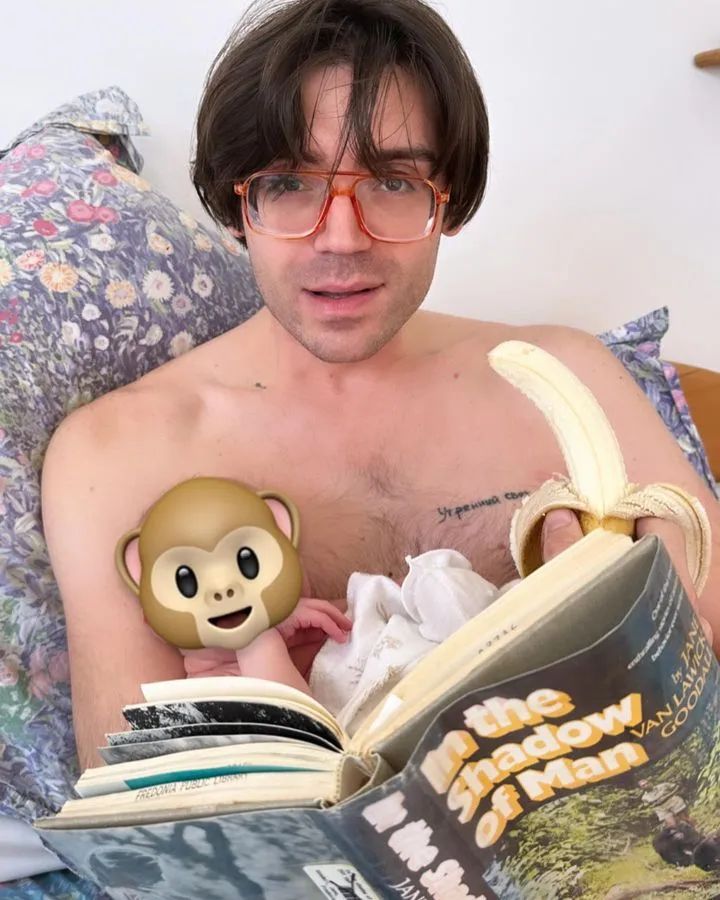 29岁最丑超模生娃,看到老公后网友笑了:这一家的颜值也是够绝的...