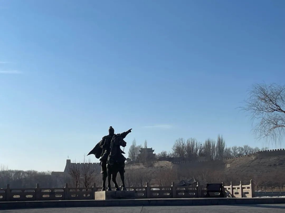 躺桥洞、睡长椅,立志唱遍100城的他却说: 勇敢的人先享受世界