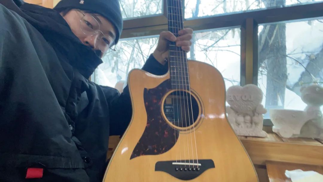 躺桥洞、睡长椅,立志唱遍100城的他却说: 勇敢的人先享受世界