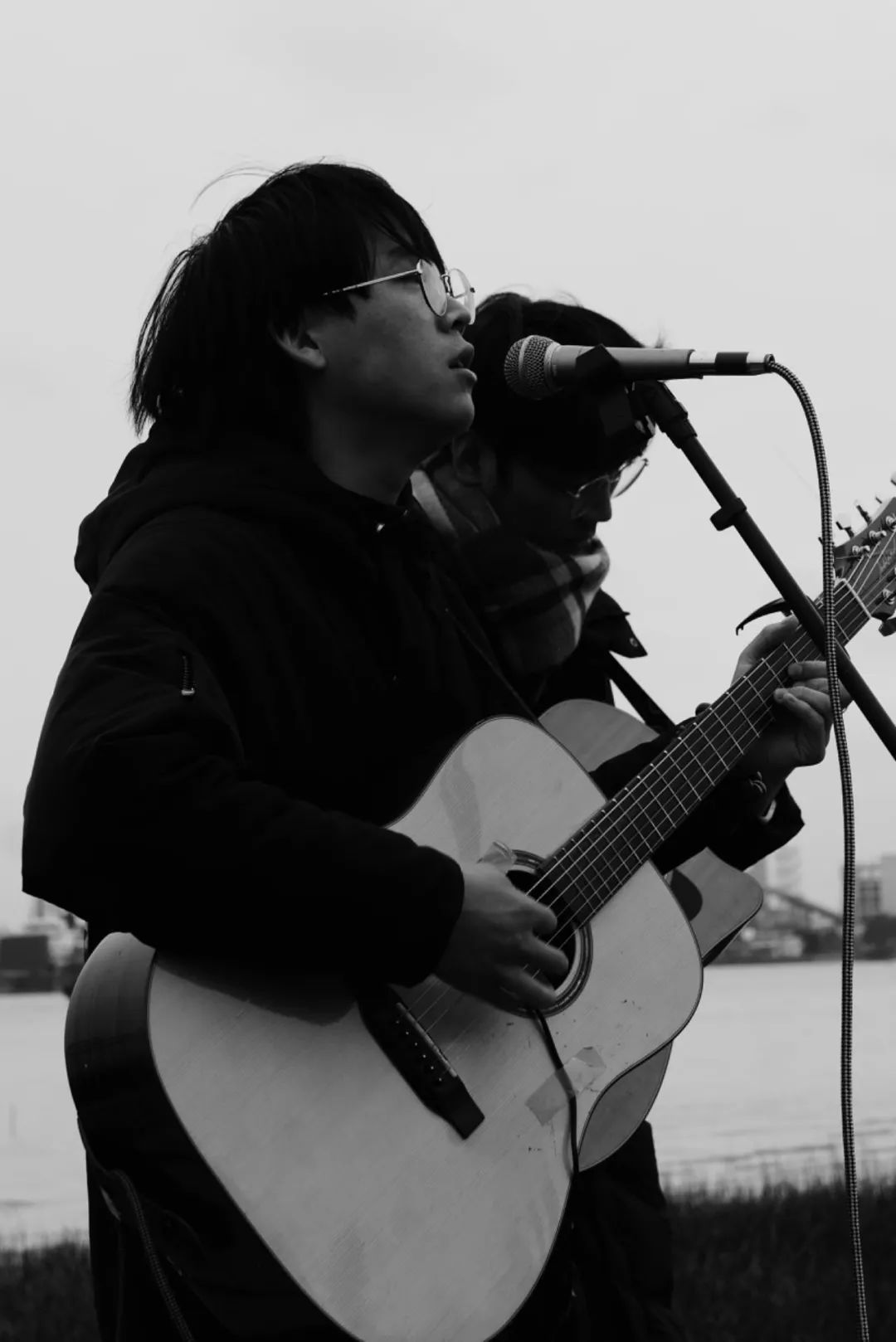 躺桥洞、睡长椅,立志唱遍100城的他却说: 勇敢的人先享受世界