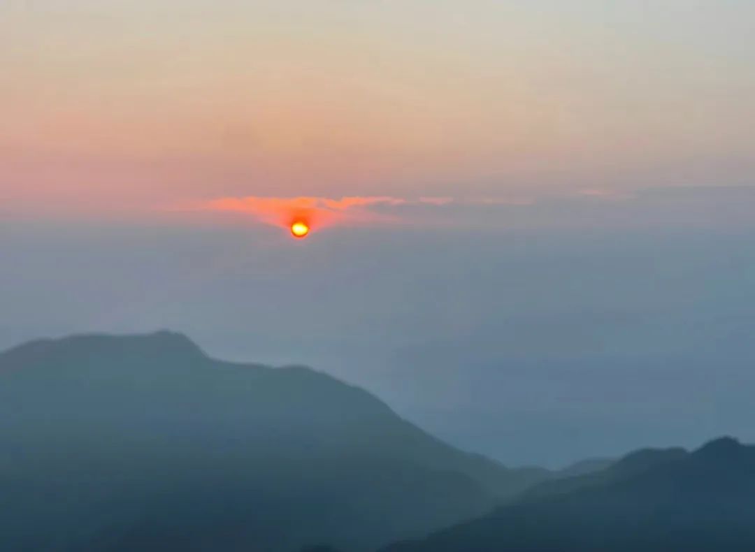 躺桥洞、睡长椅,立志唱遍100城的他却说: 勇敢的人先享受世界