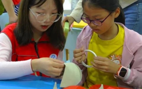 【活动回顾】阅满香城之“湖科满天星·小YUE老师公益课堂”系列主题活动（2023年第十八期）：《猜猜我有多爱你》绘本故事