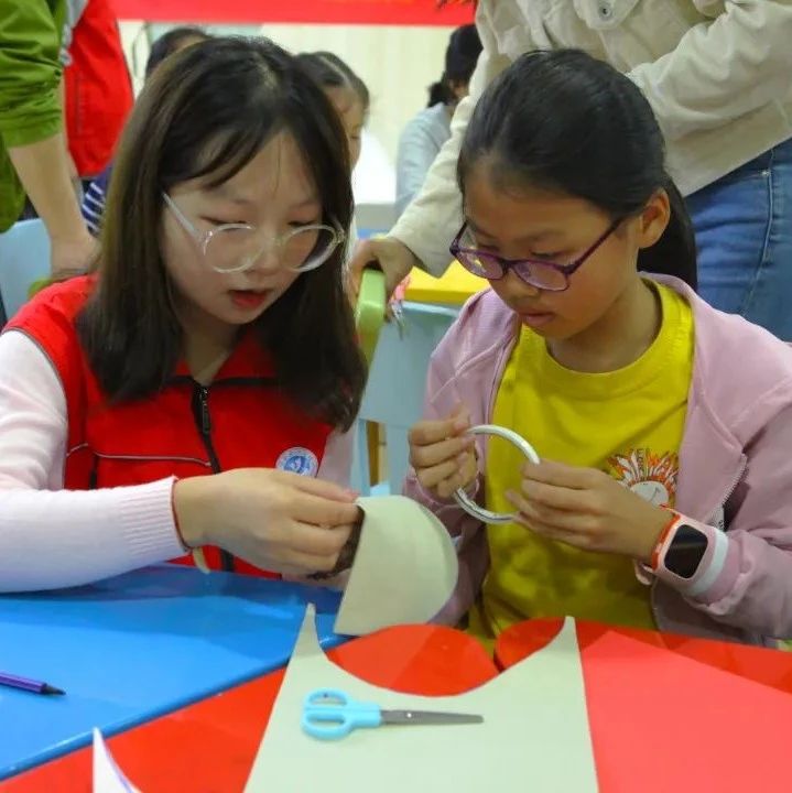 【活动回顾】阅满香城之“湖科满天星·小YUE老师公益课堂”系列主题活动（2023年第十八期）：《猜猜我有多爱你》绘本故事