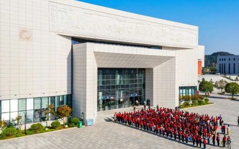 咸安区打造图书馆新型阅读空间：让阅读与科技相融合