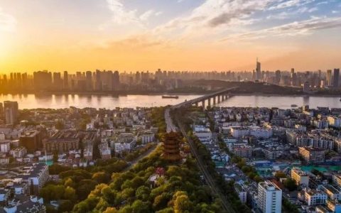 从武汉出版人的镜头中“阅武汉 见世界”