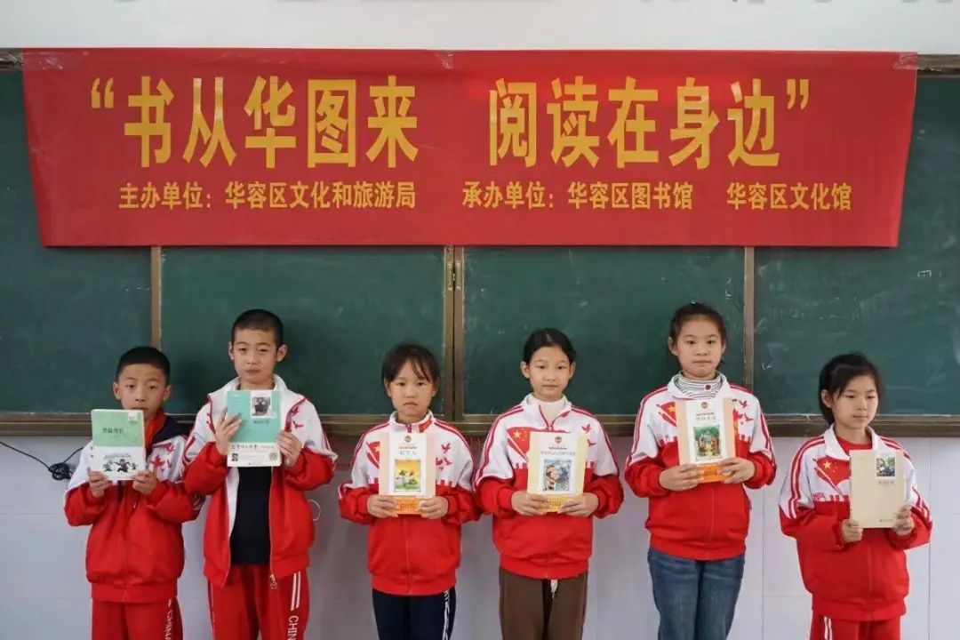 “让阅读在身边” ：华容区图书馆开展流动图书下基层全民阅读活动