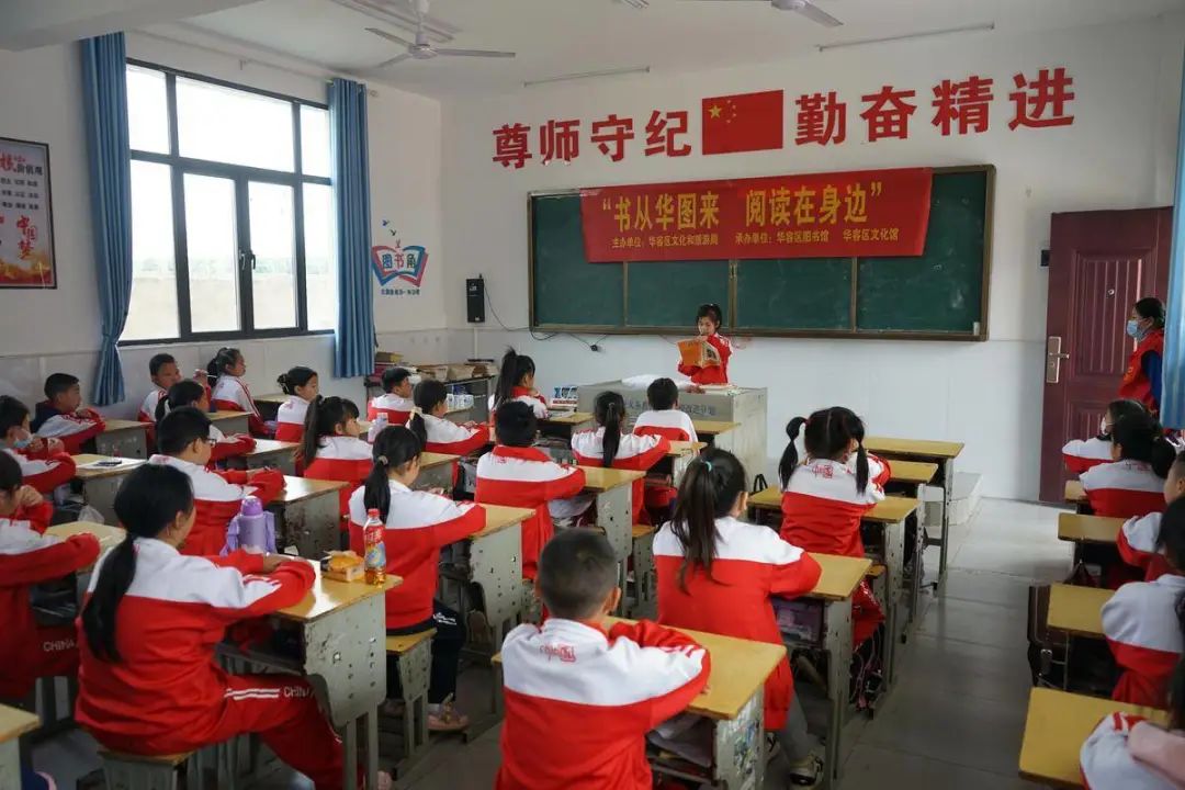 “让阅读在身边” ：华容区图书馆开展流动图书下基层全民阅读活动