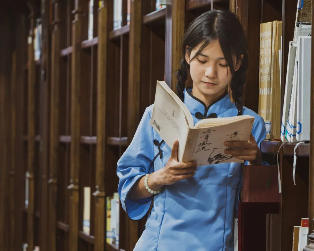 武汉大学图书馆第五届“聚焦阅读:阅出精彩,影献百卅”主题摄影大赛