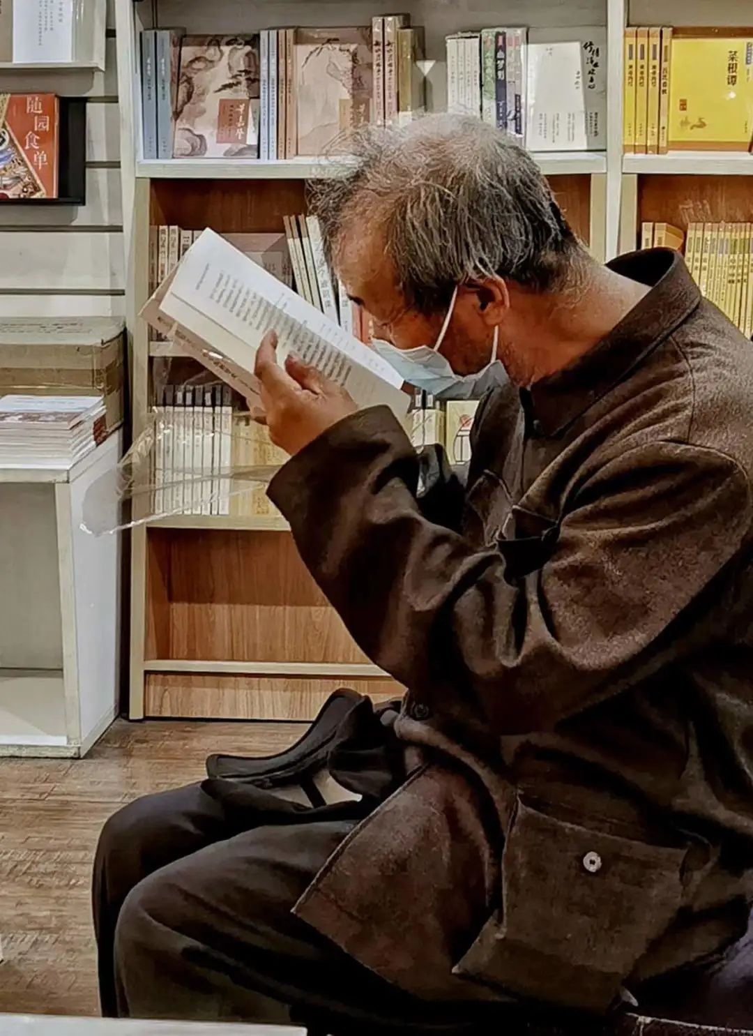 武汉大学图书馆第五届“聚焦阅读:阅出精彩,影献百卅”主题摄影大赛