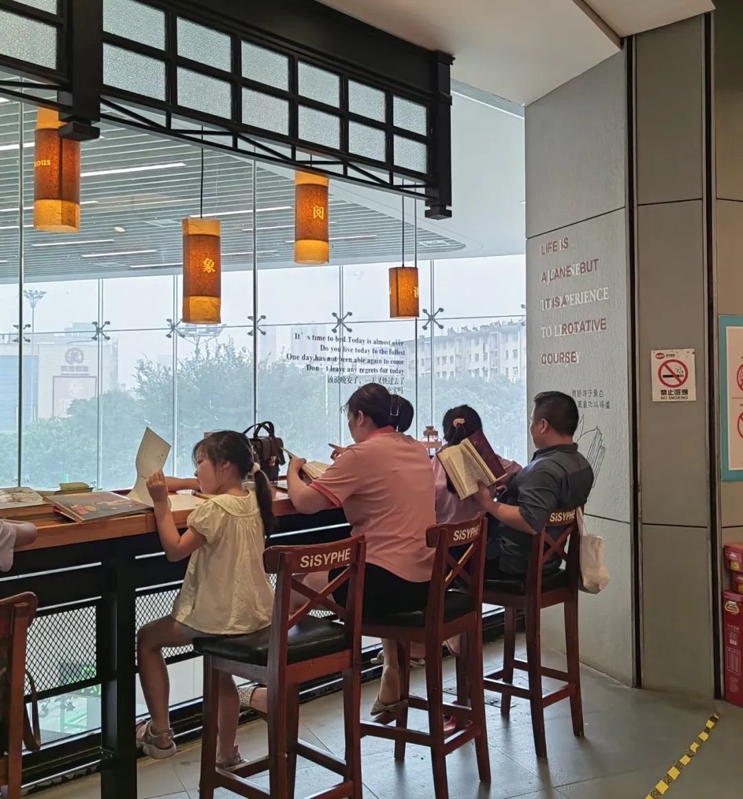 武汉大学图书馆第五届“聚焦阅读:阅出精彩,影献百卅”主题摄影大赛