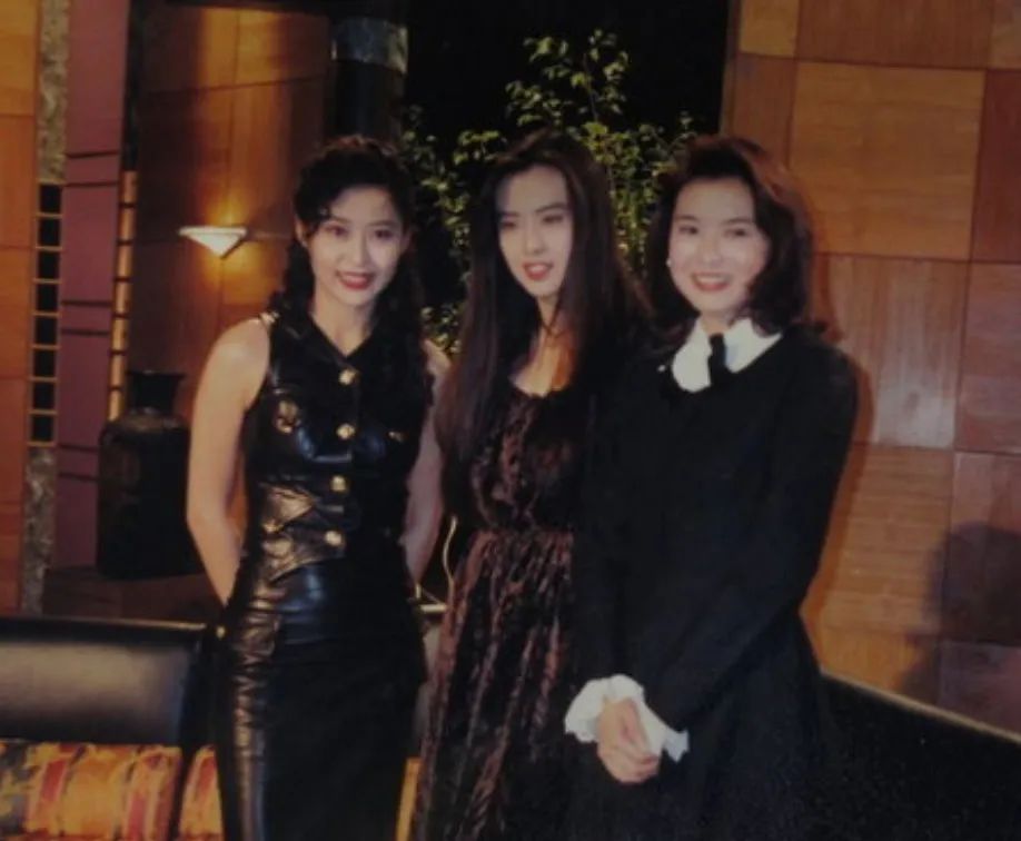 艳压李嘉欣,被张曼玉怒赞,港圈一代绝色如今却肿成大妈?网友:恋爱脑害人!!