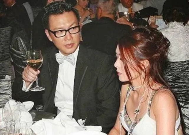 艳压李嘉欣,被张曼玉怒赞,港圈一代绝色如今却肿成大妈?网友:恋爱脑害人!!