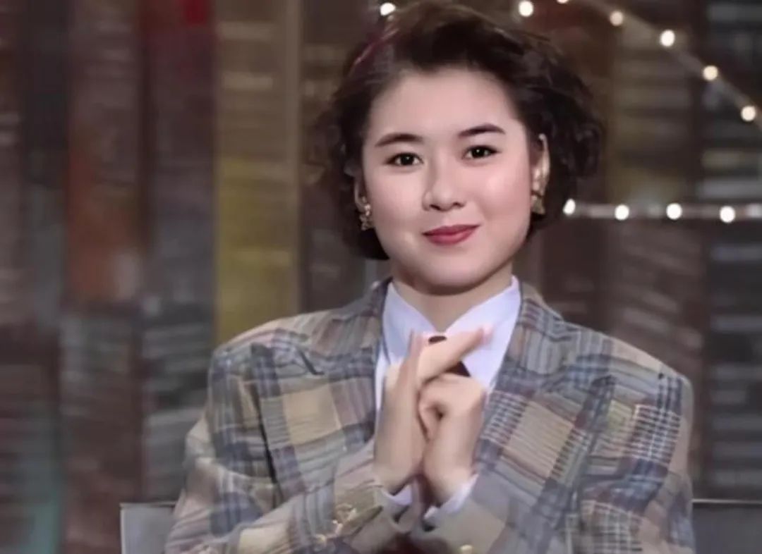 艳压李嘉欣,被张曼玉怒赞,港圈一代绝色如今却肿成大妈?网友:恋爱脑害人!!