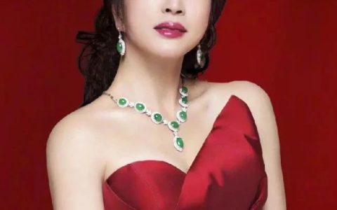 71岁刘晓庆“怀孕照”被骂上热搜：都绝经了，还能生?