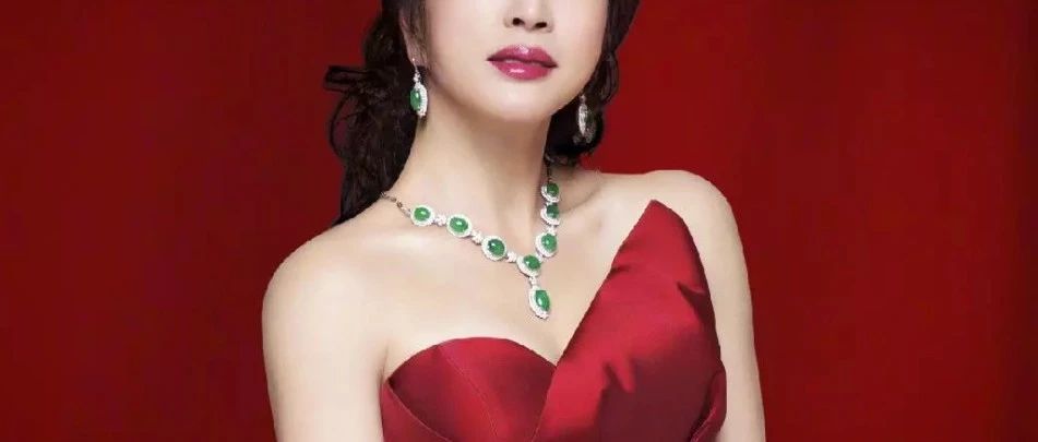 71岁刘晓庆“怀孕照”被骂上热搜：都绝经了，还能生?