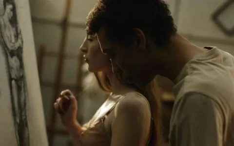 南京高校课堂惊现“春宫图”，现场画面全网疯传，网友：离谱！