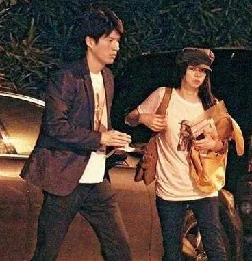 她宣布离婚，是果然被李靓蕾锤中了吗？