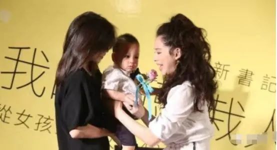 她宣布离婚，是果然被李靓蕾锤中了吗？