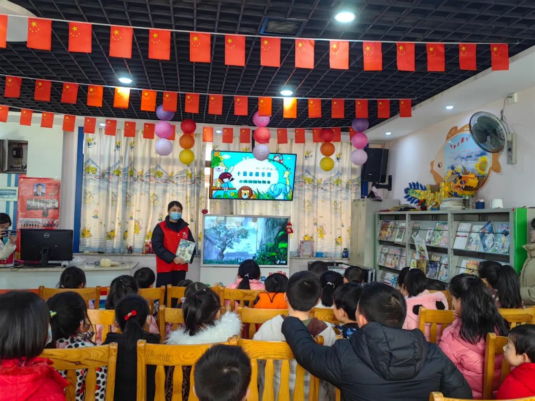 小雅姐姐讲绘本：《大师美绘千家诗》