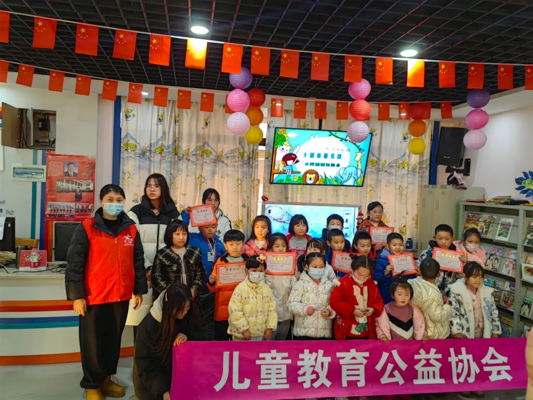 小雅姐姐讲绘本：《大师美绘千家诗》