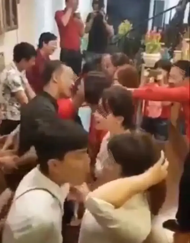 拒绝职场PUA:半裸、舌吻、被摸......年会之后,我辞职了