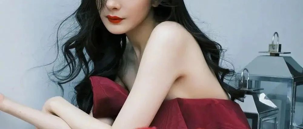 杨幂下体走光，现场照片流出，网友炸了：无耻！