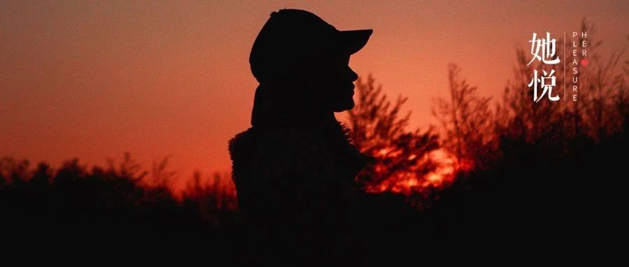 “挖呀挖”黄老师宣布生子喜讯，引全网群嘲：千万不要高估美貌红利！