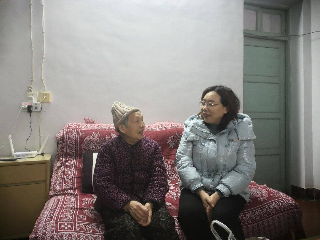 新春慰问，岁寒情暖！襄阳市图书馆节前慰问离退休老干部