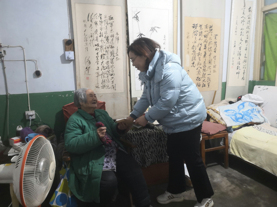 新春慰问，岁寒情暖！襄阳市图书馆节前慰问离退休老干部