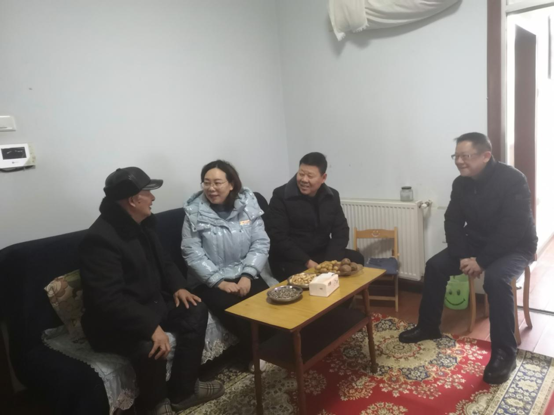 新春慰问，岁寒情暖！襄阳市图书馆节前慰问离退休老干部