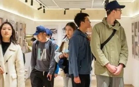 寻觅书香过新年，武汉鲁迅书店助力车谷提升公共文化服务效能