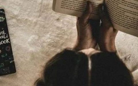 推书网推荐3本被翻烂的枕边书，每次翻开都有新感悟！