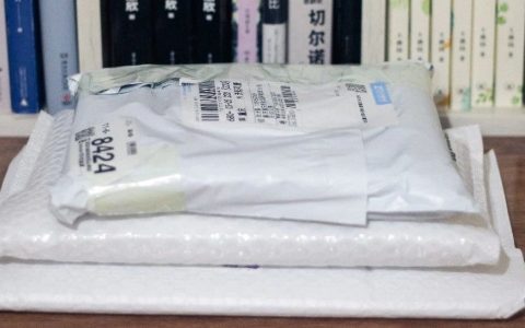 二月收到出版社寄来的三本赠书，本本经典，竟然有《我与地坛》