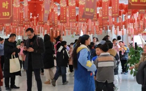 咸安区图书馆举办“非遗启智猜灯谜 灯影映团圆”灯谜竞猜活动