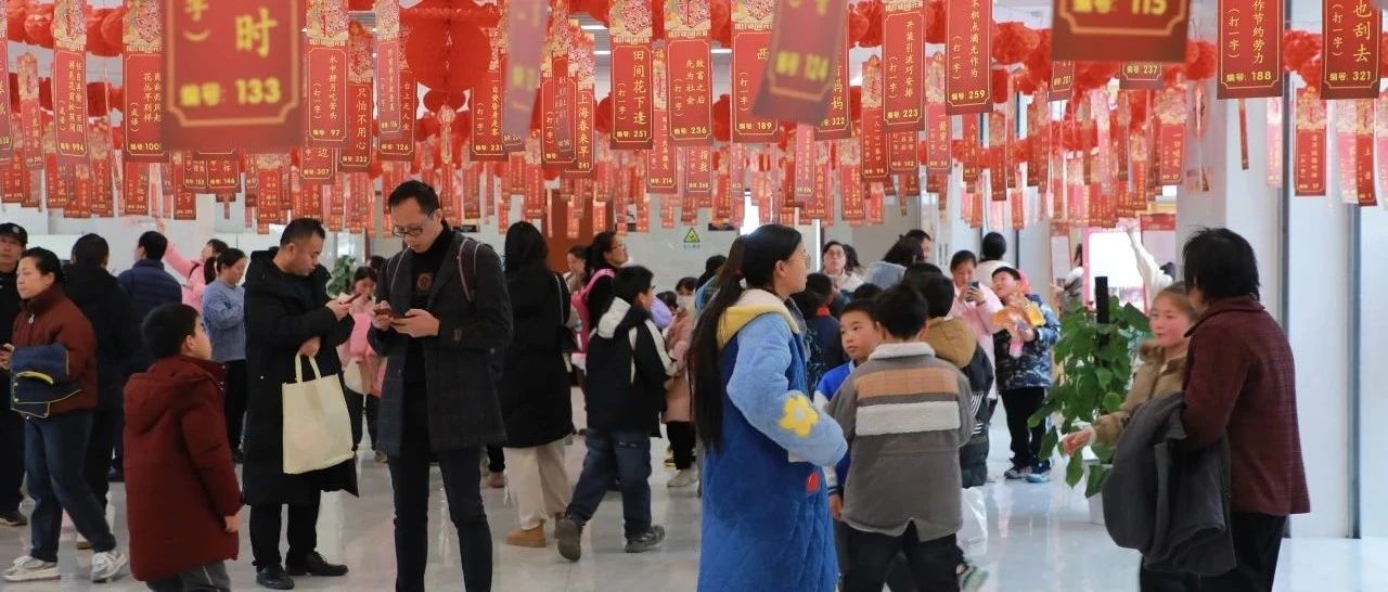 咸安区图书馆举办“非遗启智猜灯谜 灯影映团圆”灯谜竞猜活动