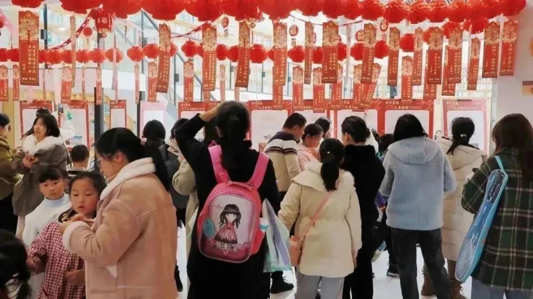 咸安区图书馆举办“非遗启智猜灯谜 灯影映团圆”灯谜竞猜活动