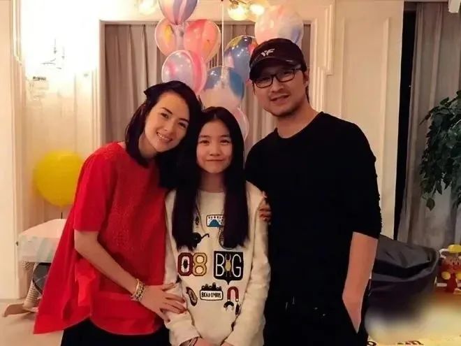 汪峰18岁女儿晒绝美身材被骂:谁允许你这么性感的?