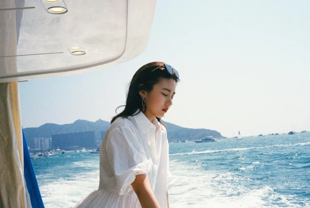 汪峰18岁女儿晒绝美身材被骂:谁允许你这么性感的?