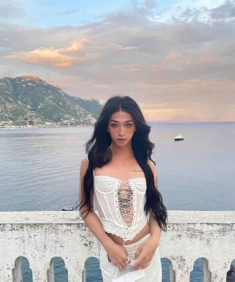 汪峰18岁女儿晒绝美身材被骂:谁允许你这么性感的?