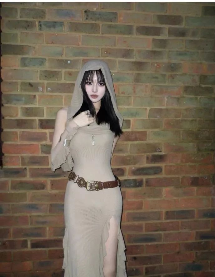 汪峰18岁女儿晒绝美身材被骂:谁允许你这么性感的?