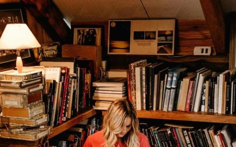 推书网推荐你一口气读到凌晨的5本书，给作者跪了！